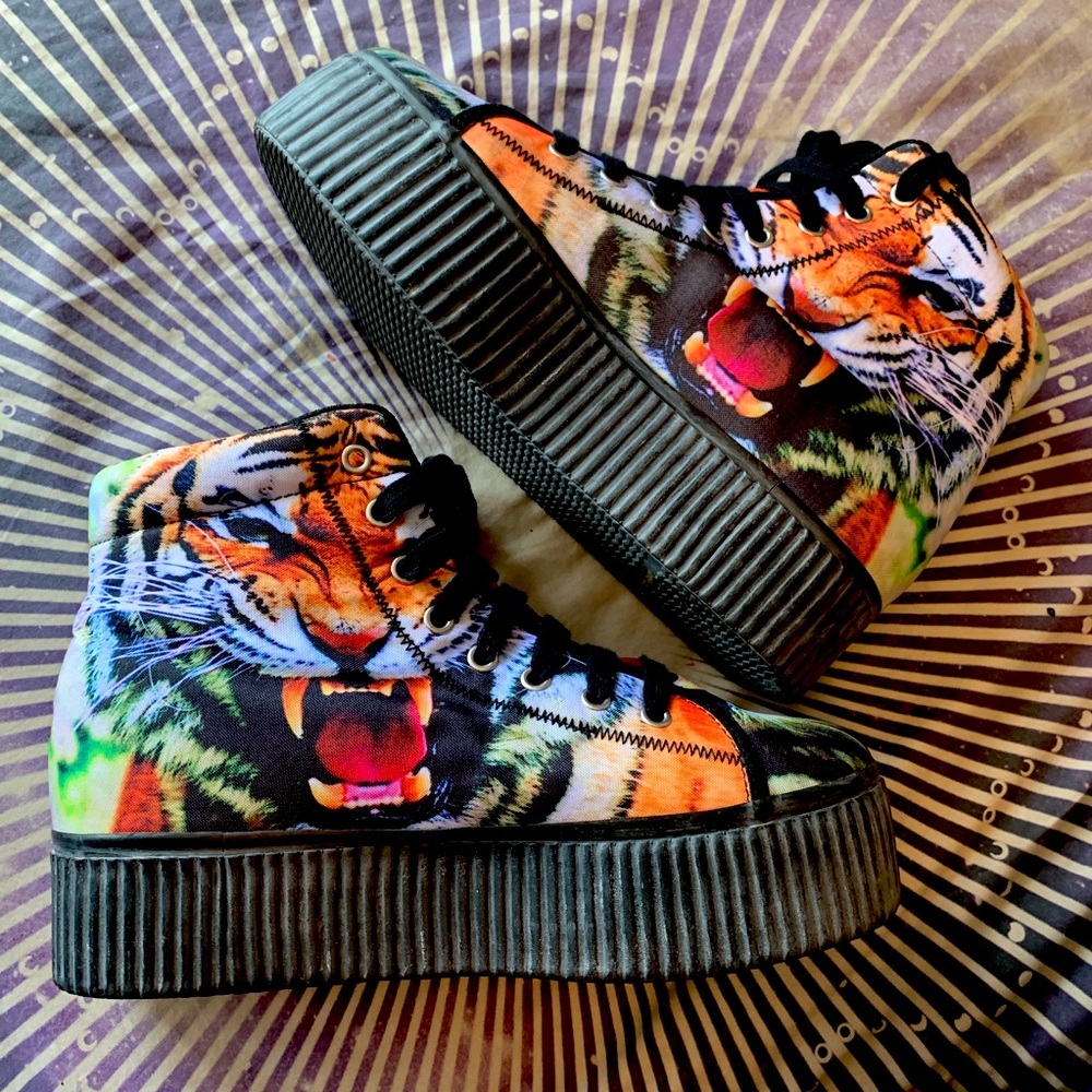 JC HOMG Tiger Platform Shoes